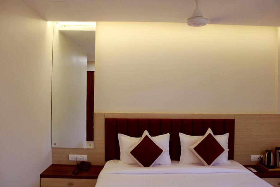 Hotel Saineel Mumbai Exteriör bild