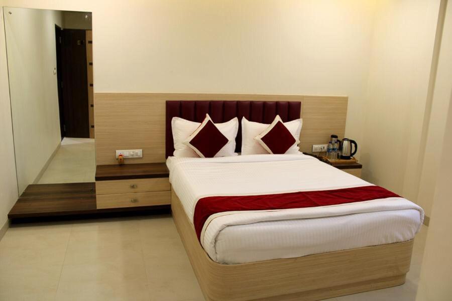 Hotel Saineel Mumbai Exteriör bild