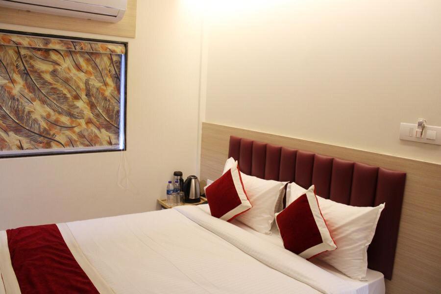 Hotel Saineel Mumbai Exteriör bild