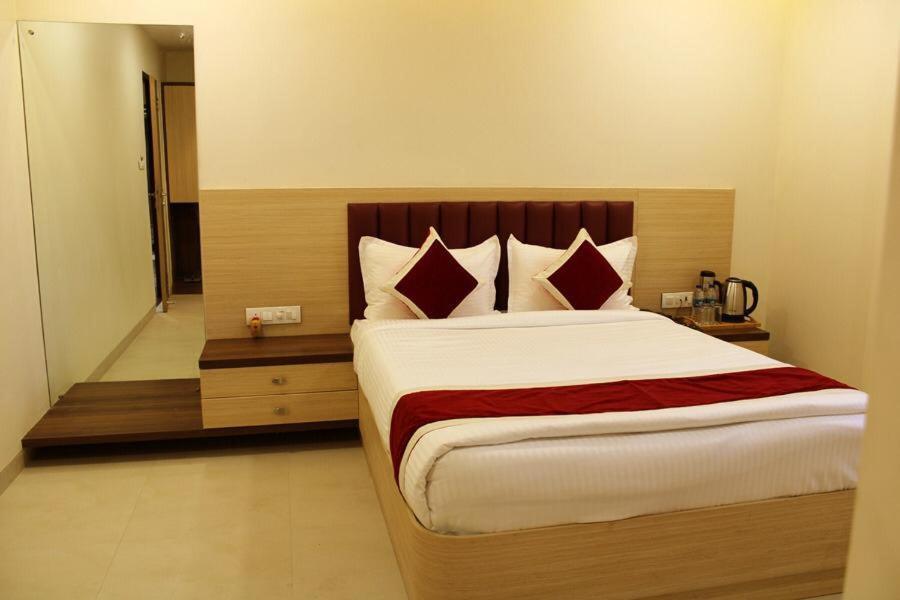 Hotel Saineel Mumbai Exteriör bild